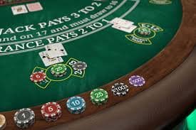 Mega Sevens paytable showing lucky symbols and their payout values